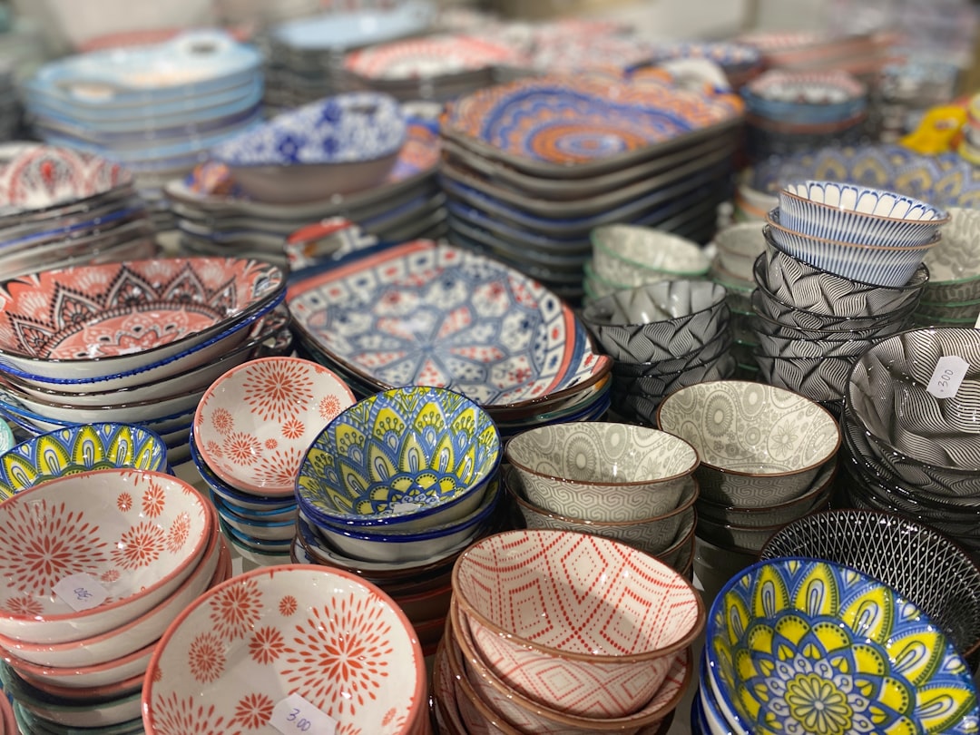 why-choose-us white-red-and-green-floral-ceramic-bowls-39k-egydhcs